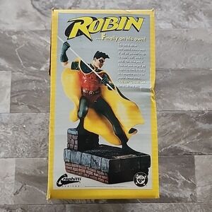 Robin Hand Painted Cold Cast Porcelain 2637 of 3900 Batman Graphitti Designs